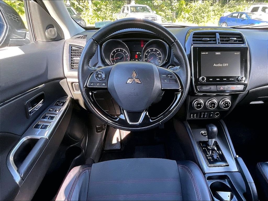 Used 2025 Gray Mitsubishi SE image 17