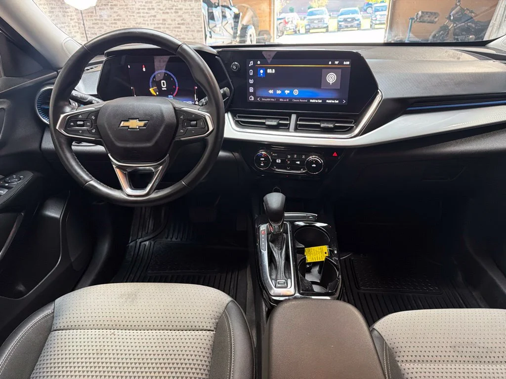 Used 2025 Summit White Chevrolet LT image 19