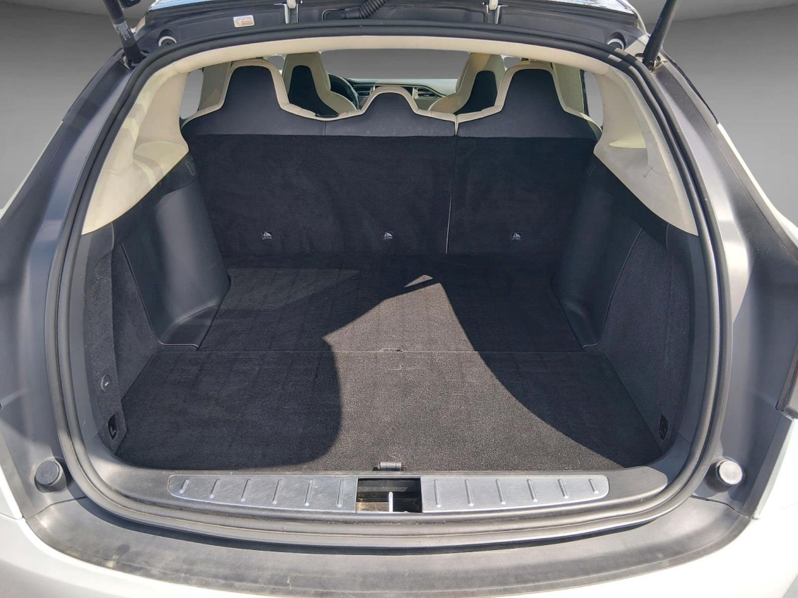 Used 2017  Tesla 90D image 21