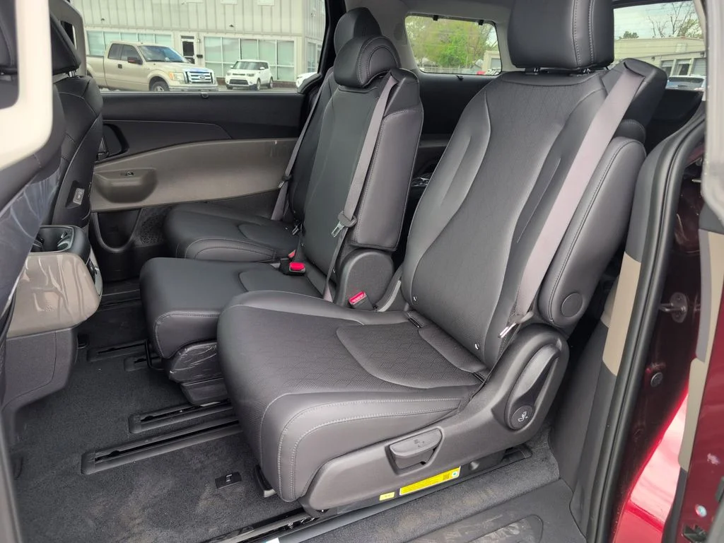 2025 Kia Carnival EX - Photo 30
