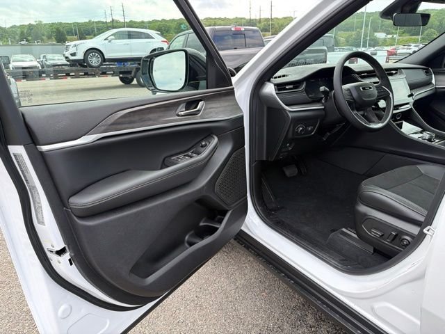 New 2026 Bright White Clear-Coat Exterior Paint Jeep Altitude image 10