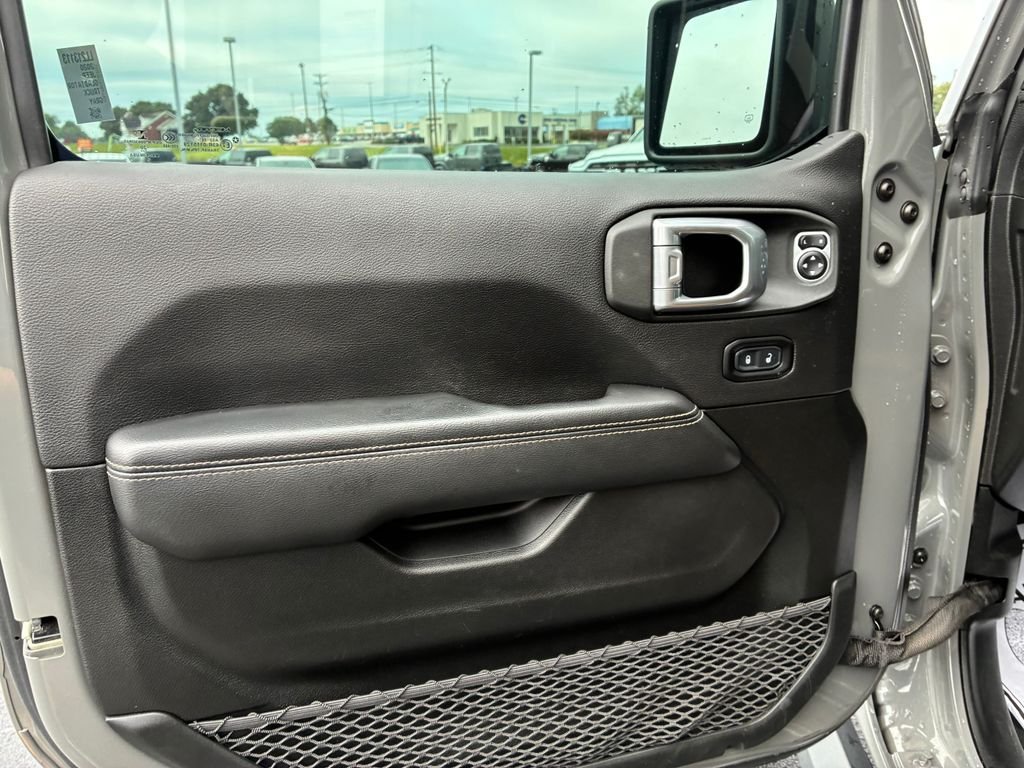 Used 2020 Gray Jeep Rubicon image 10