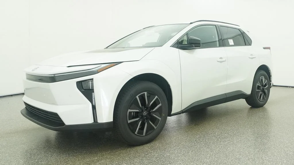 New 2026 Wind Chill Pearl Toyota XLE image 33