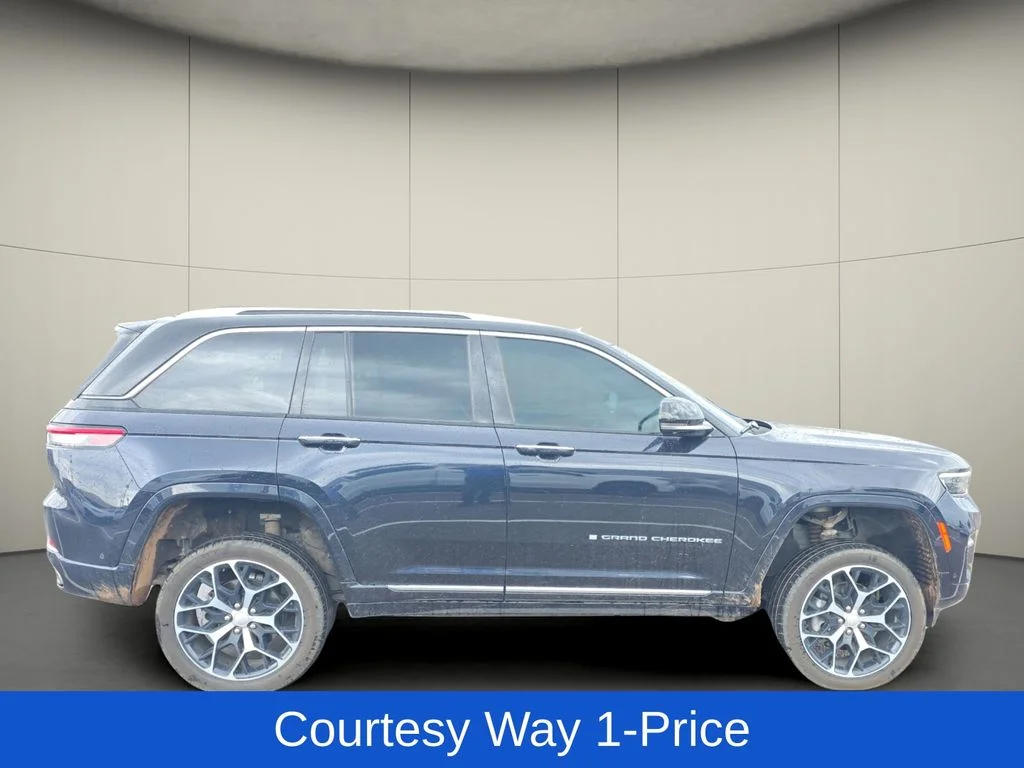 Used 2023 Black Jeep Summit Reserve 4xe image 11