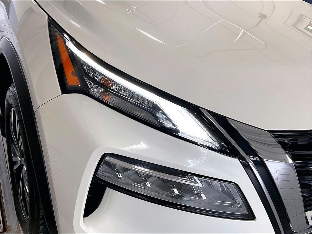Used 2023 Pearl White Tricoat Nissan SV image 32
