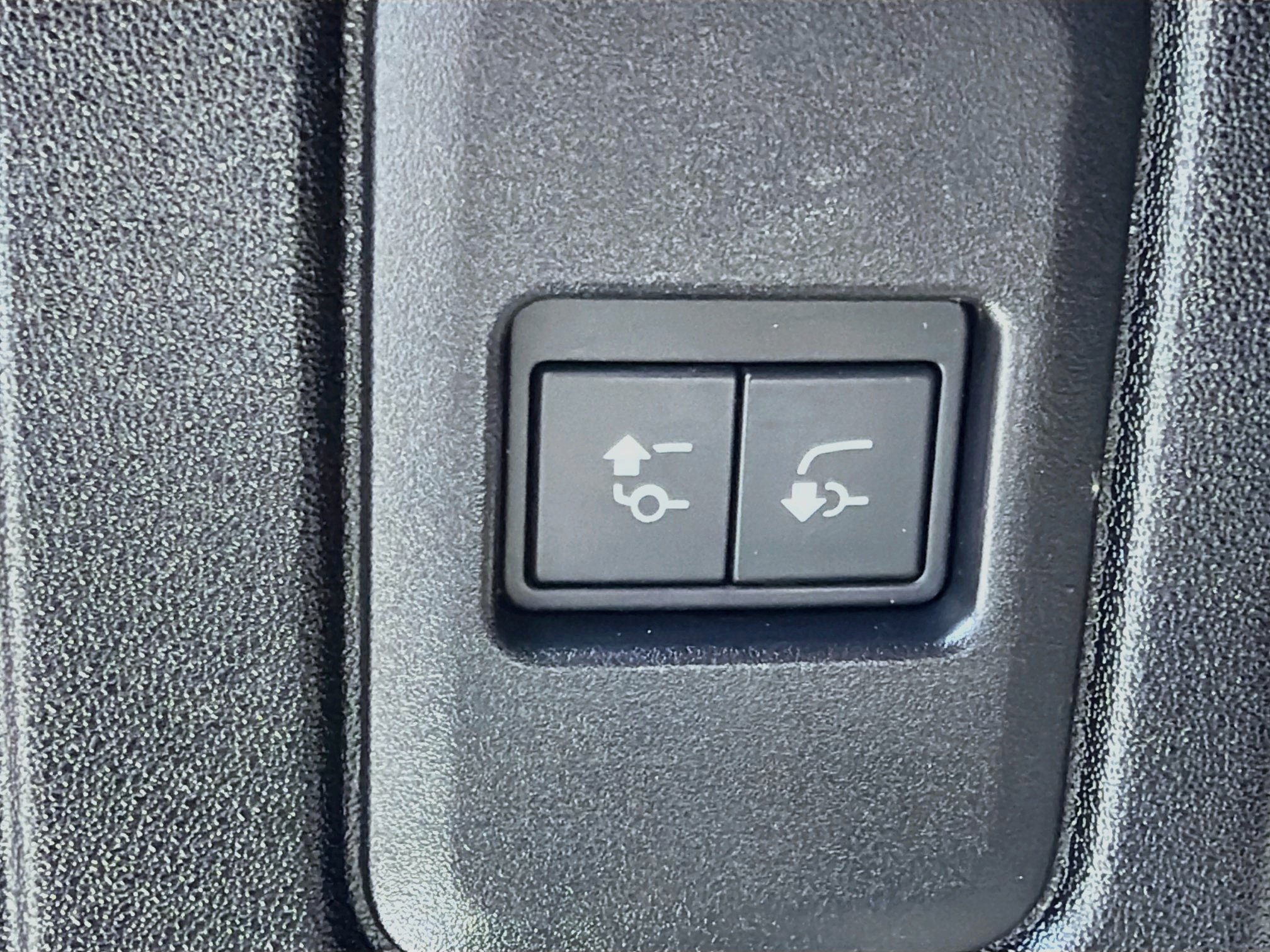 Used 2023 Silicon Silver Premium Metallic Land Rover SE image 13