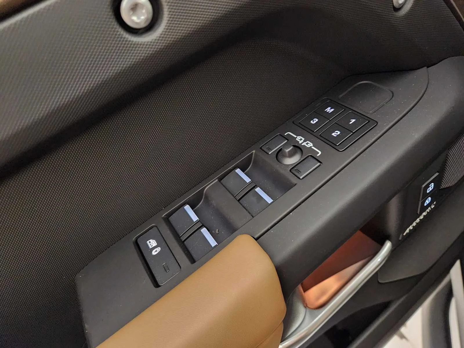 2026 Land Rover Defender X-Dynamic SE - Photo 36