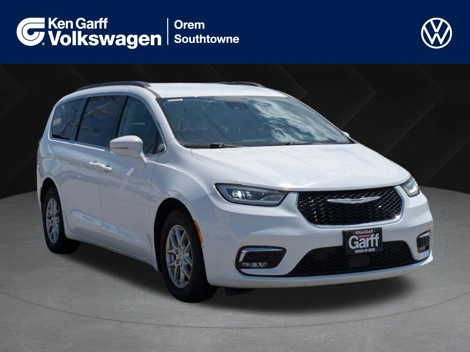 2022 Chrysler Pacifica Touring L's photo