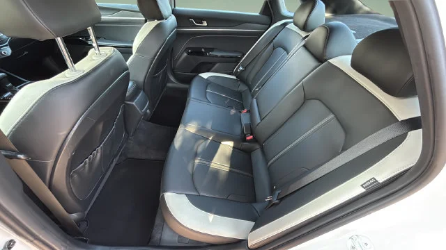 Used 2025 White Kia GT-Line image 19