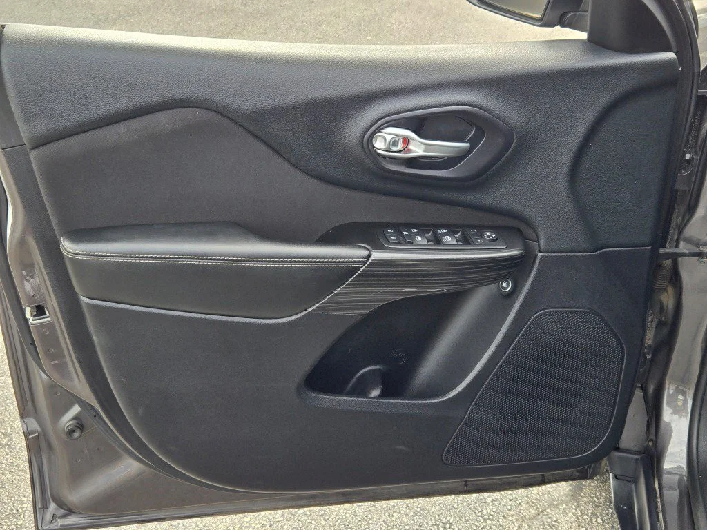 Used 2014 Gray Jeep Latitude image 18