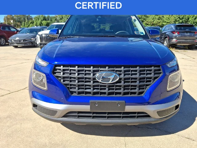 Used 2022 Blue Hyundai SE image 2