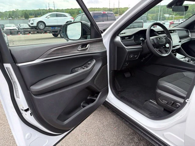 New 2026 White Jeep Altitude image 10