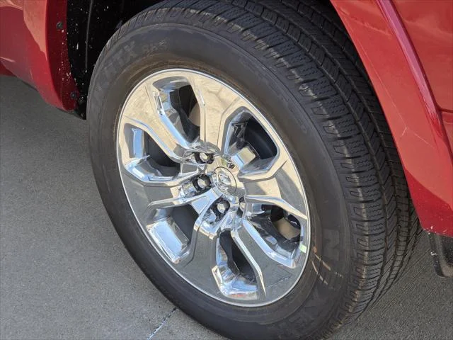 New 2026 Molten Red Pearl-Coat Exterior Paint RAM Big Horn/Lone Star image 5