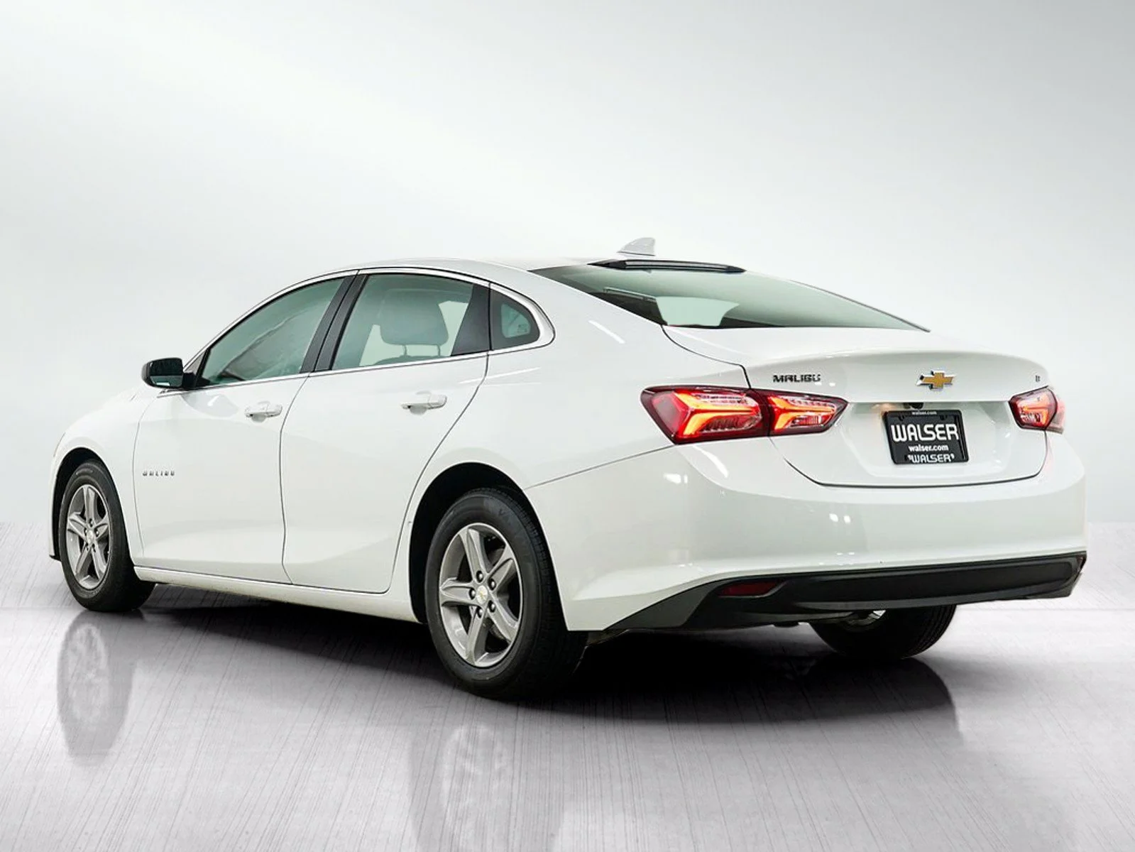 Used 2022 Summit White Chevrolet LT image 3