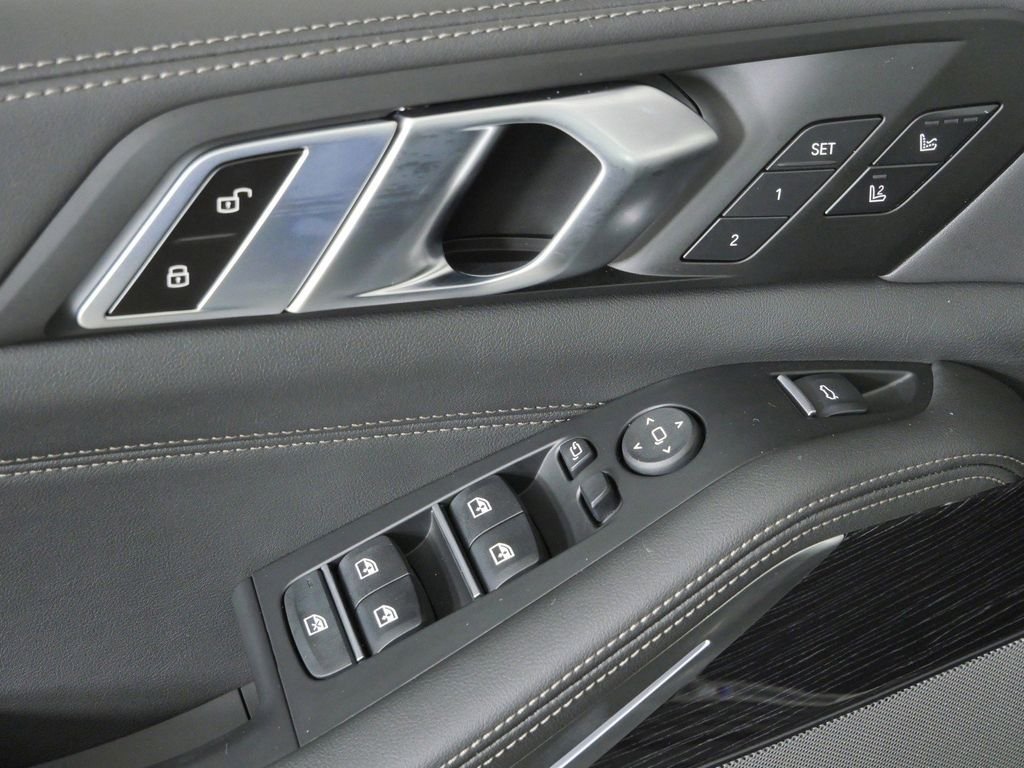 New 2026 Black Sapphire Metallic BMW xDrive40i image 37