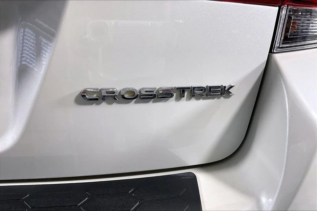 Used 2018 White Subaru 2.0i Limited image 6