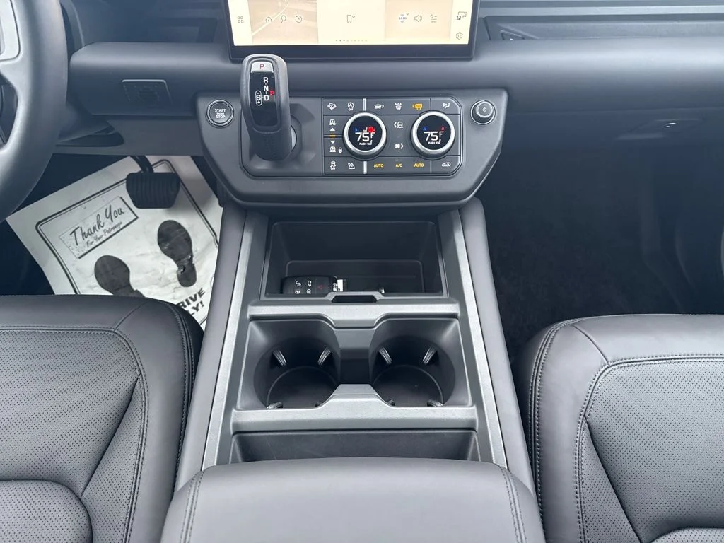 2025 Land Rover Defender X-Dynamic SE - Photo 22