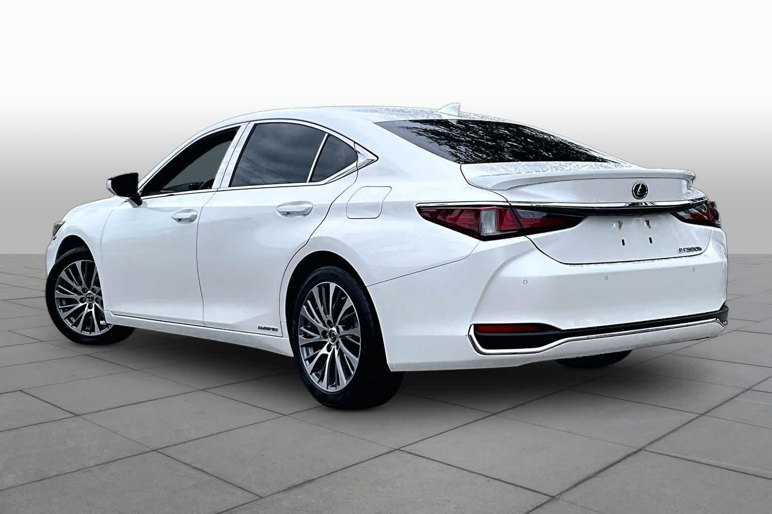Used 2019 Eminent White Pearl Lexus  image 11