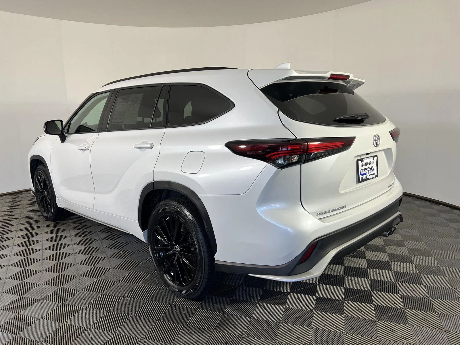 Used 2024 Wind Chill Pearl Toyota XSE image 5