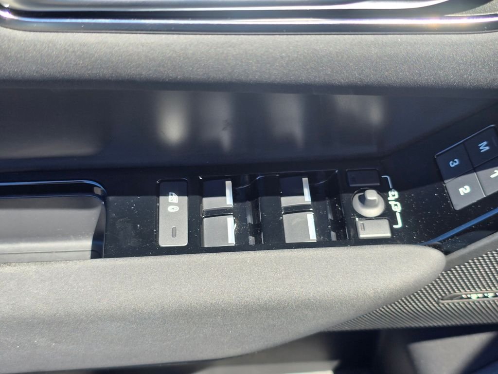 Certified Used 2025 White Land Rover Dynamic SE image 32