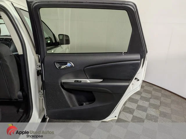 Used 2016 White Dodge Crossroad image 36
