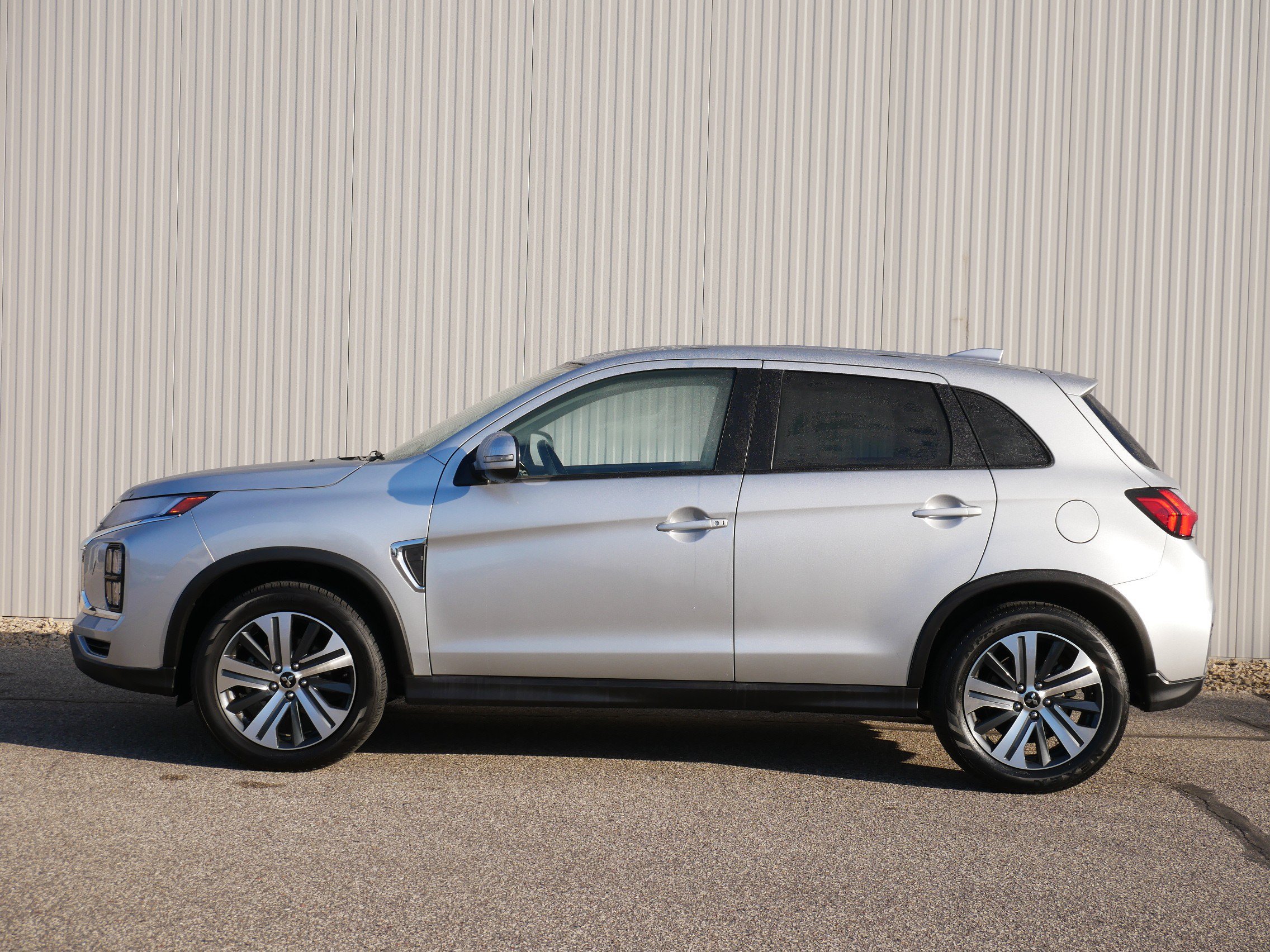 Used 2024 Mitsubishi Outlander Sport SE with VIN JA4ARUAU8RU018636 for sale in Hastings, Minnesota