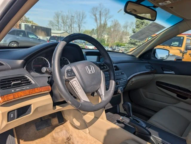 Used 2011 White Honda EX-L image 8