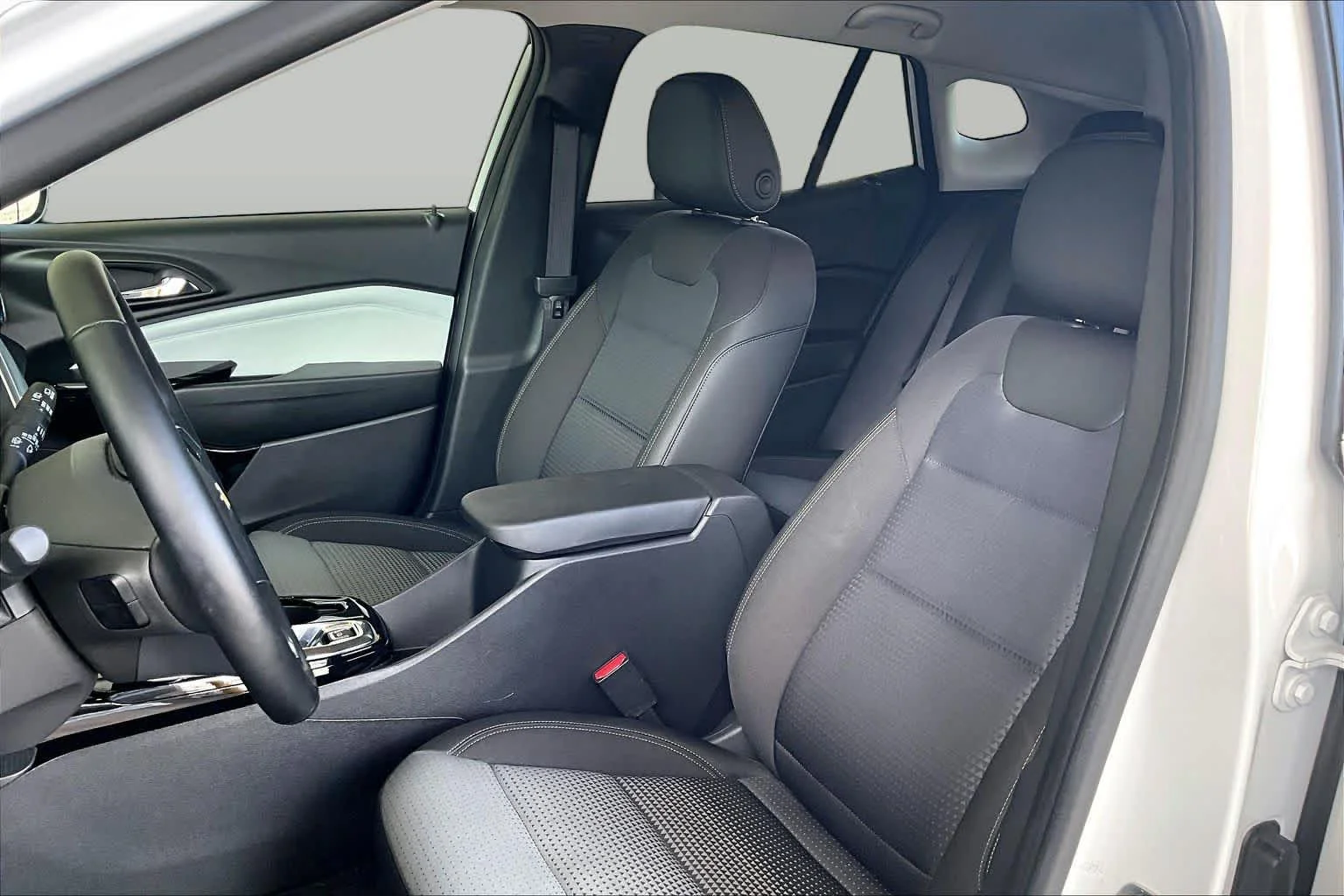 Used 2025 Summit White Chevrolet LT image 8