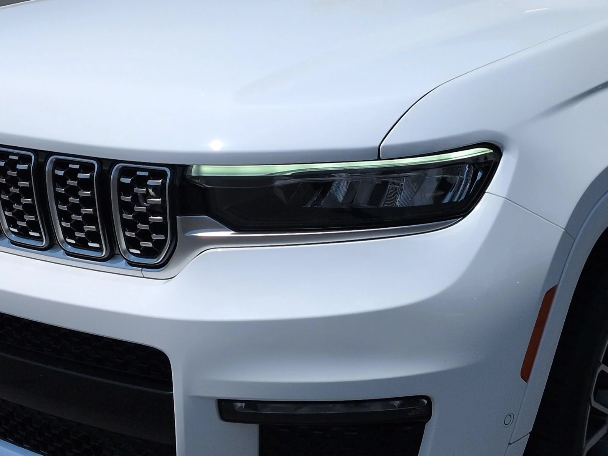 Used 2023 Bright White Clearcoat Jeep Summit Reserve image 4