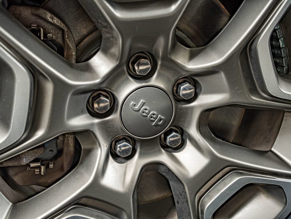 Used 2020 Hydro Blue Pearlcoat Jeep Trailhawk image 11