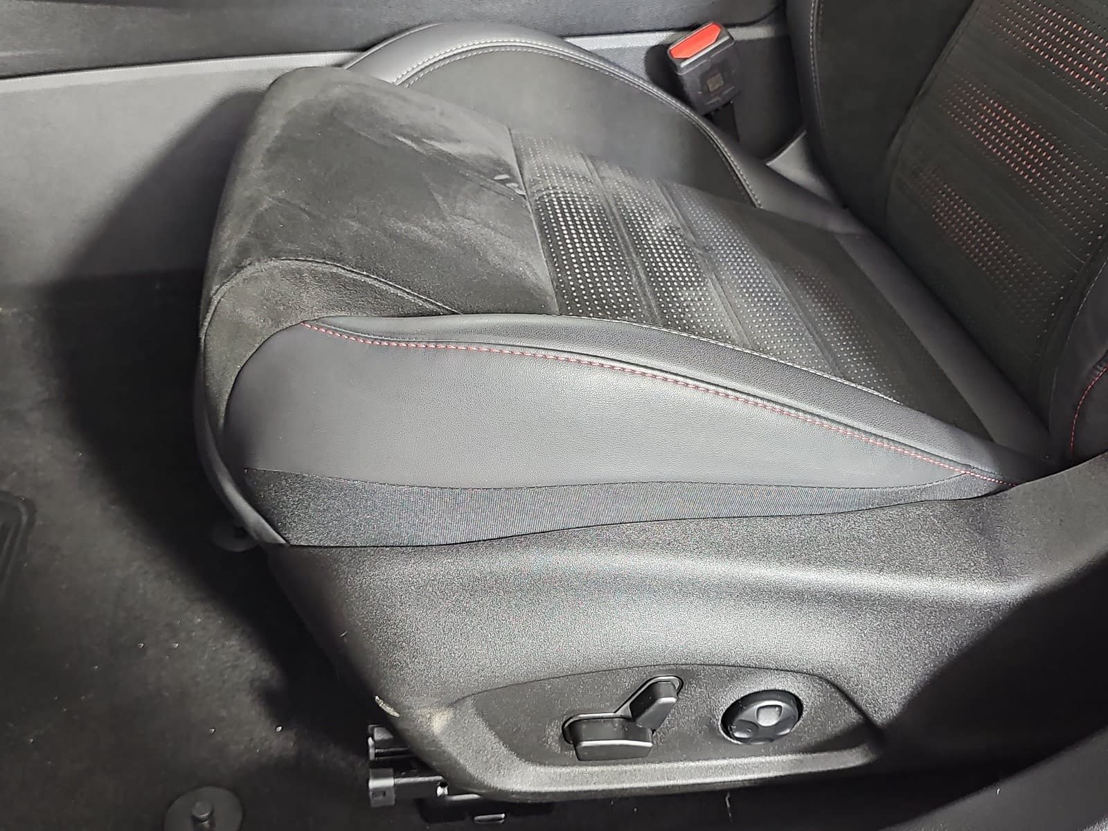 Used 2024 Red Alfa Romeo Veloce image 29