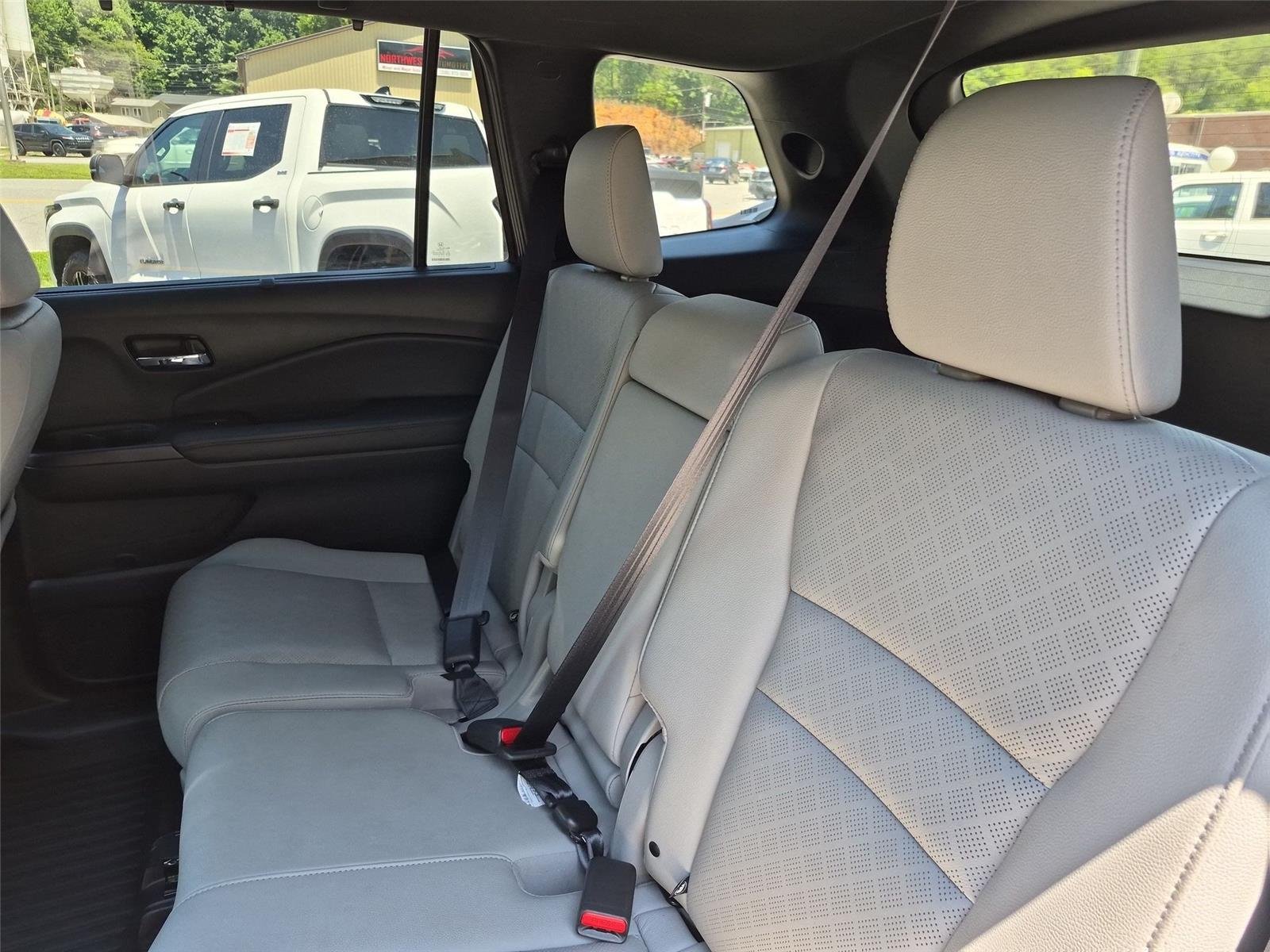 Used 2020 Modern Steel Metallic Honda Touring image 33
