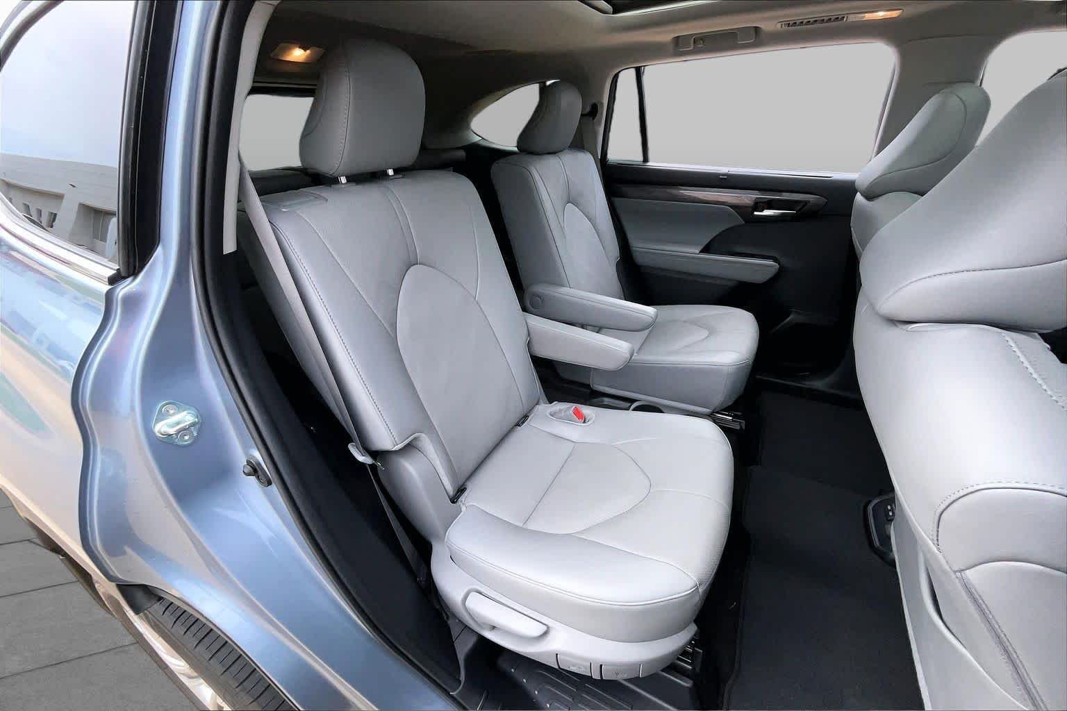 Used 2024 Moon Dust Toyota Platinum image 19