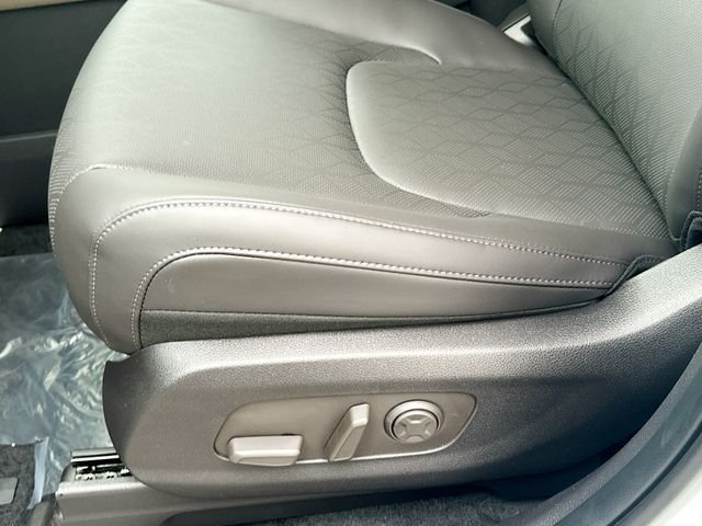 Certified Used 2026 Snow White Pearl Kia LXS image 19