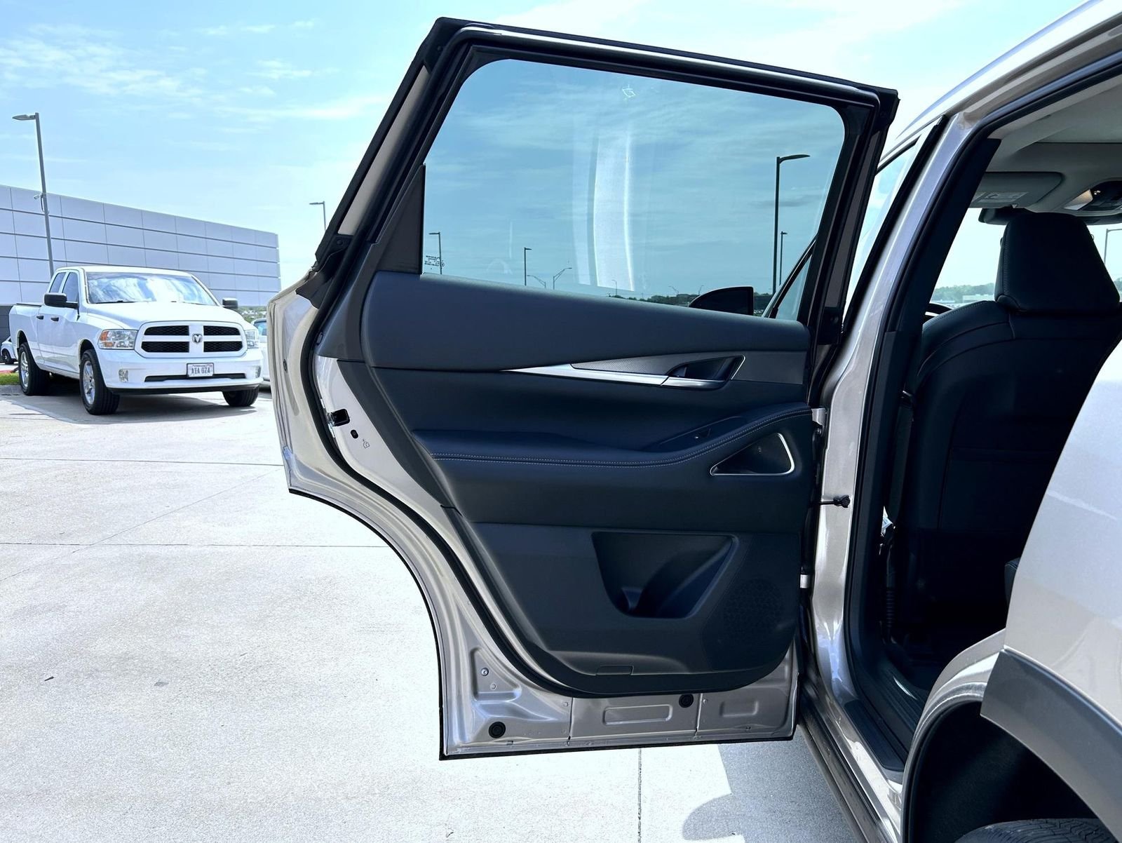 New 2027 WARM TITANIUM INFINITI Luxe AWD image 22