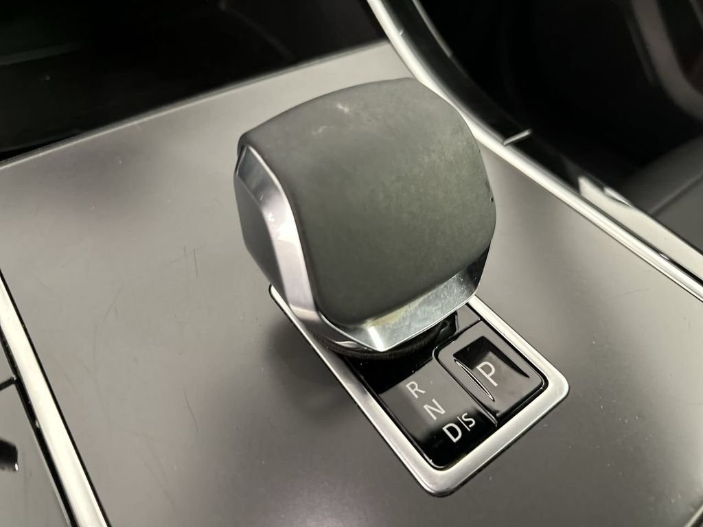 Used 2025  Land Rover Dynamic SE image 14