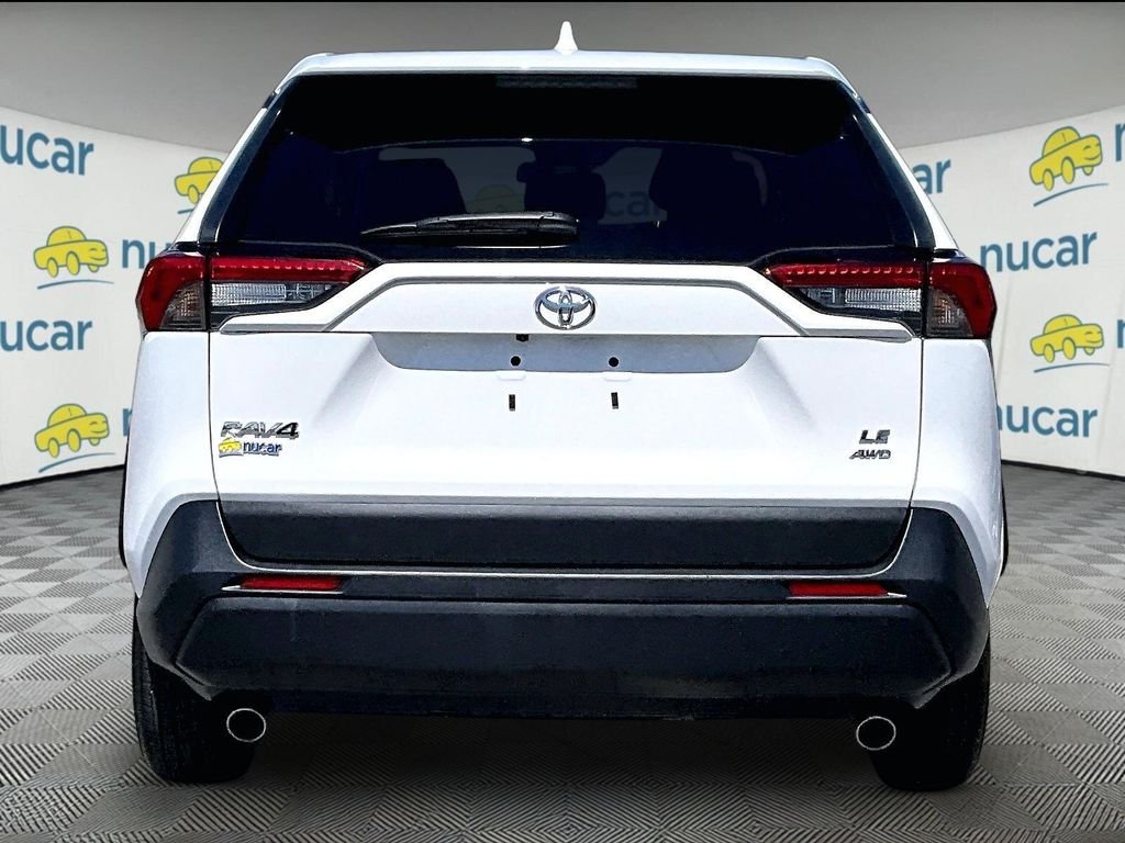 Used 2025 Ice Toyota LE image 5