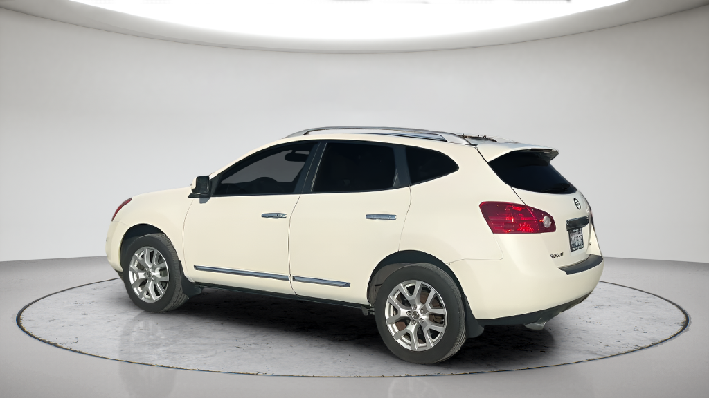 Used 2012 White Nissan SL image 9