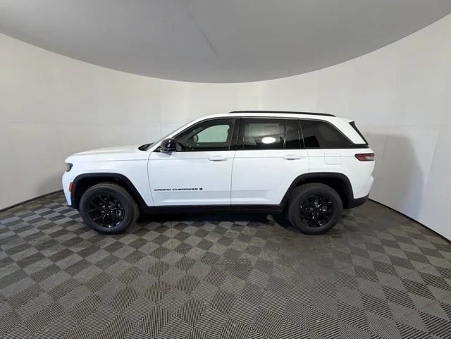 New 2026 White Jeep Altitude image 4