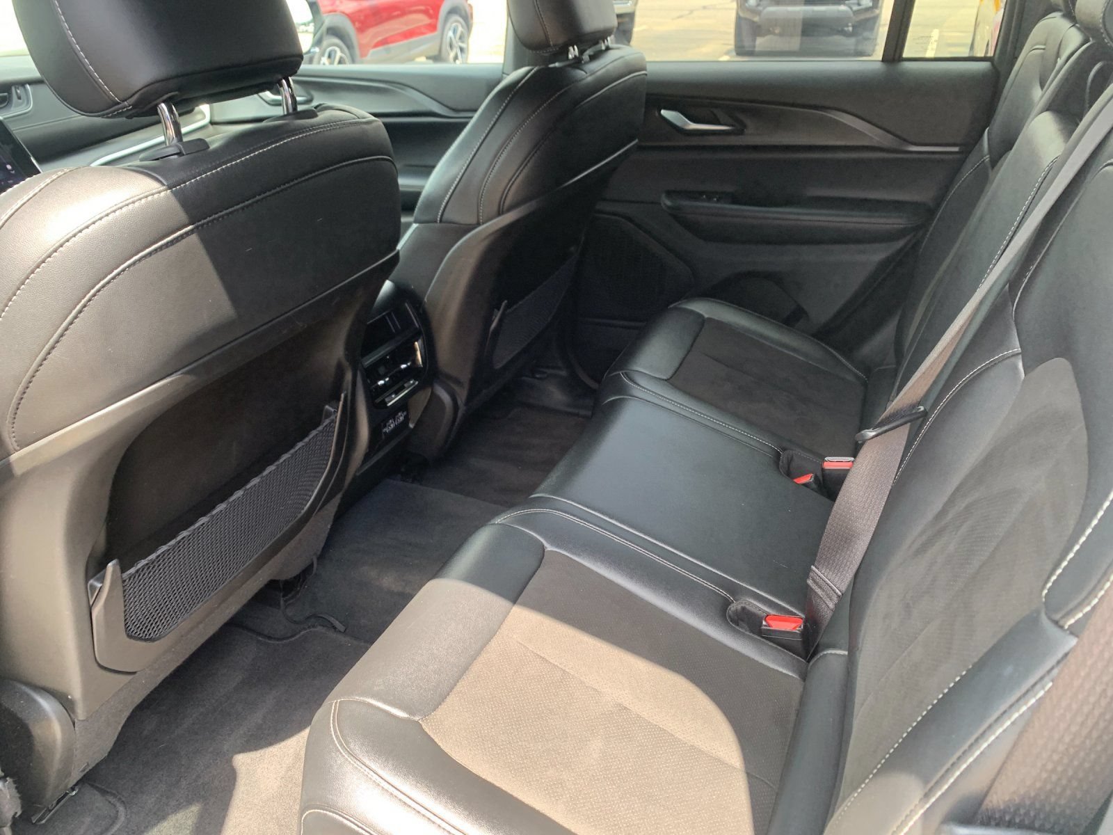 Used 2023 Silver Zynith Jeep Laredo image 13