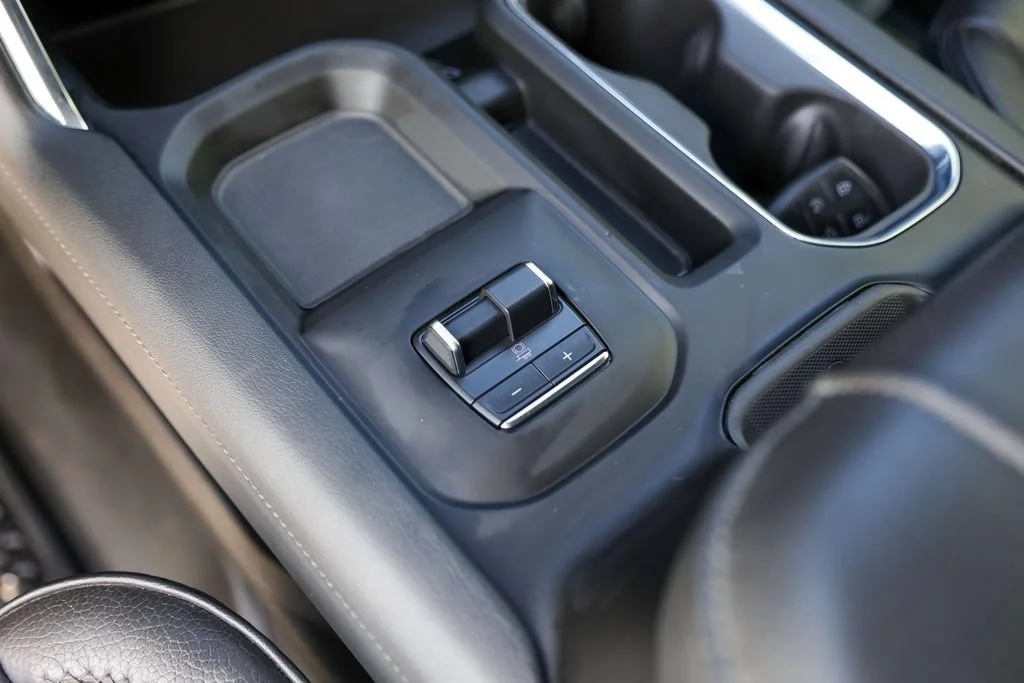 Used 2024 Onyx Black GMC Denali image 22