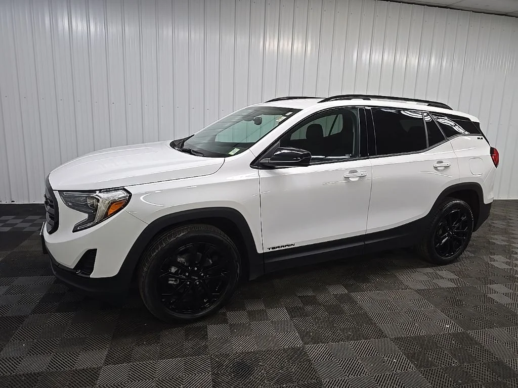 Used 2021 White GMC SLE image 6