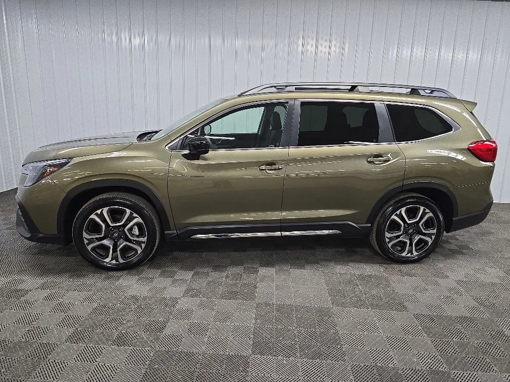 Used 2025 Green Metallic Subaru Limited image 5