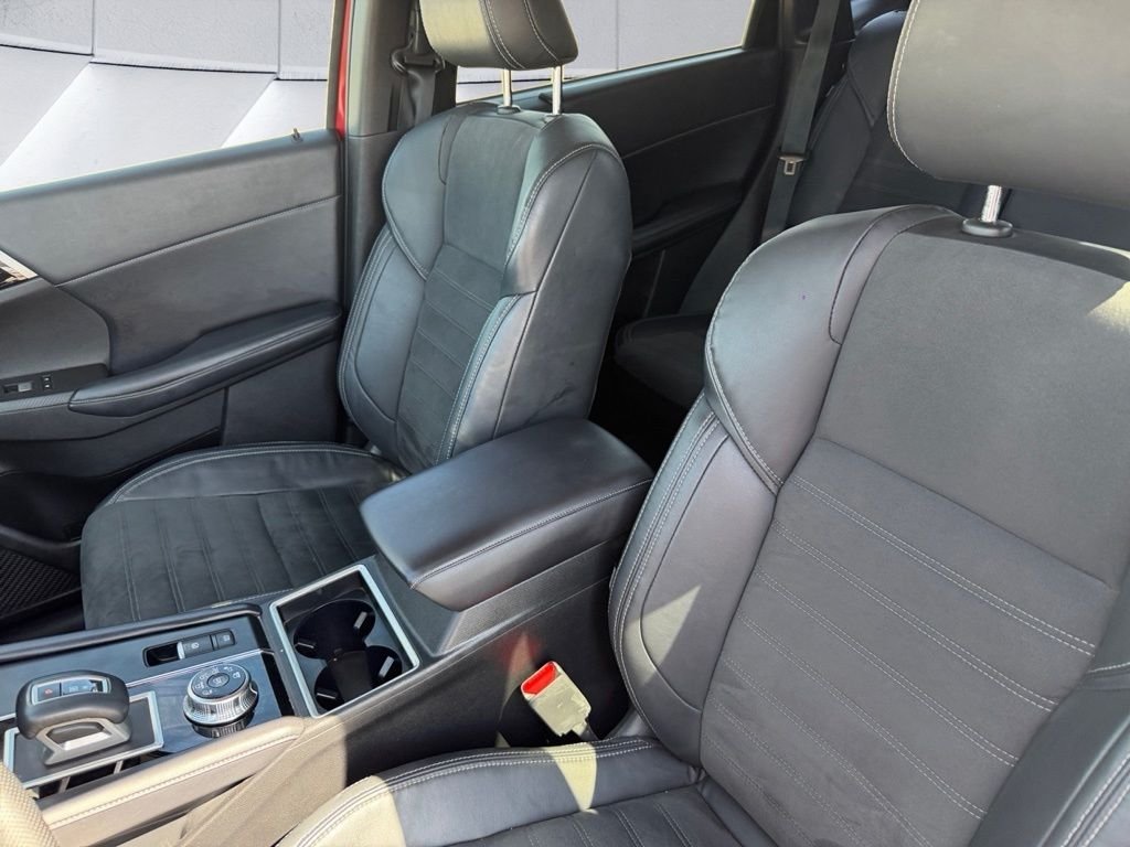 Used 2023  Mitsubishi SE image 10