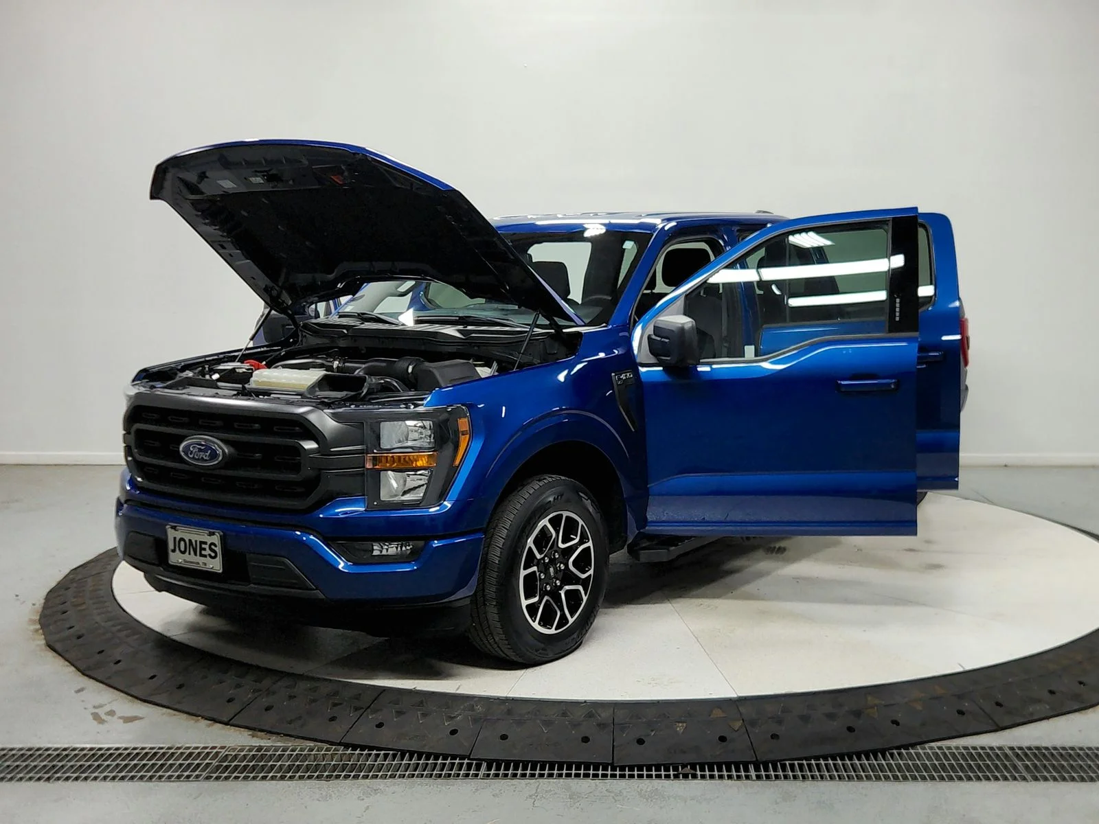Used 2023  Ford XLT image 12