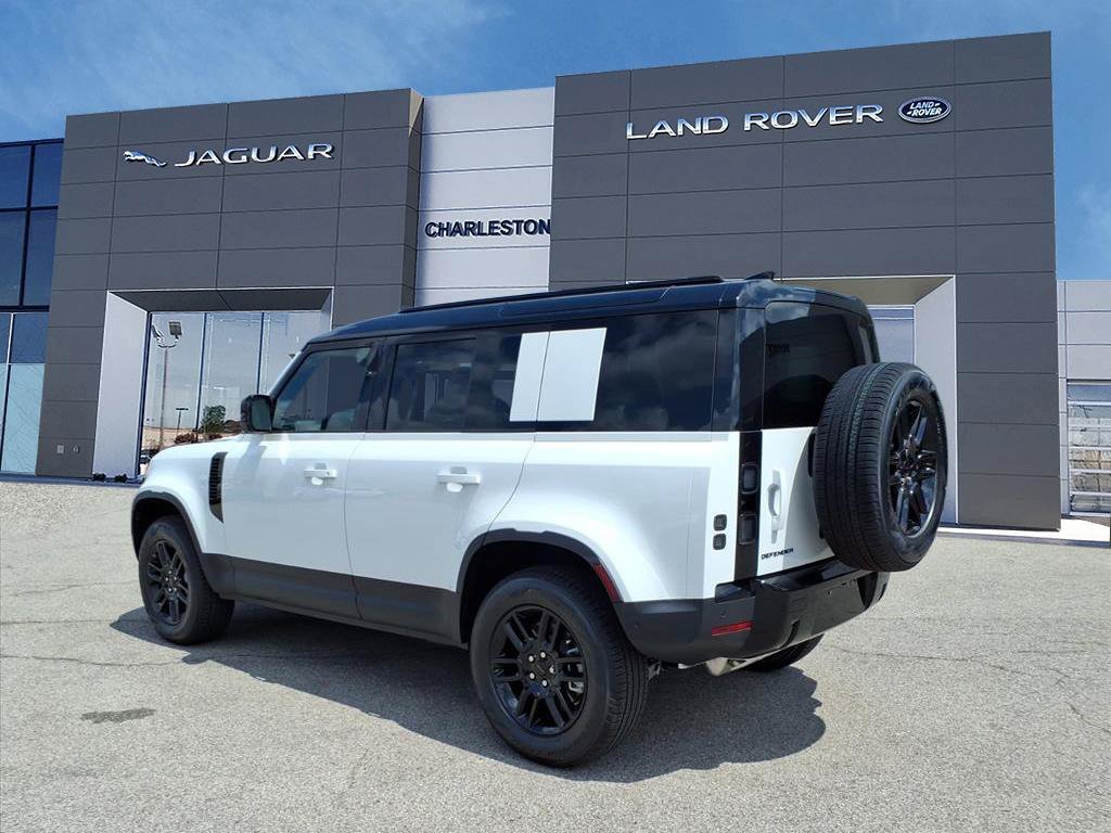 Certified Used 2026 Fuji White Land Rover S image 3