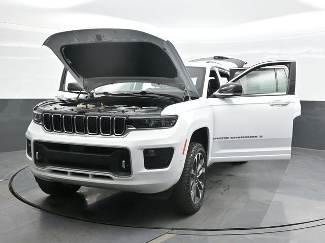 Used 2023 White Jeep Overland image 30