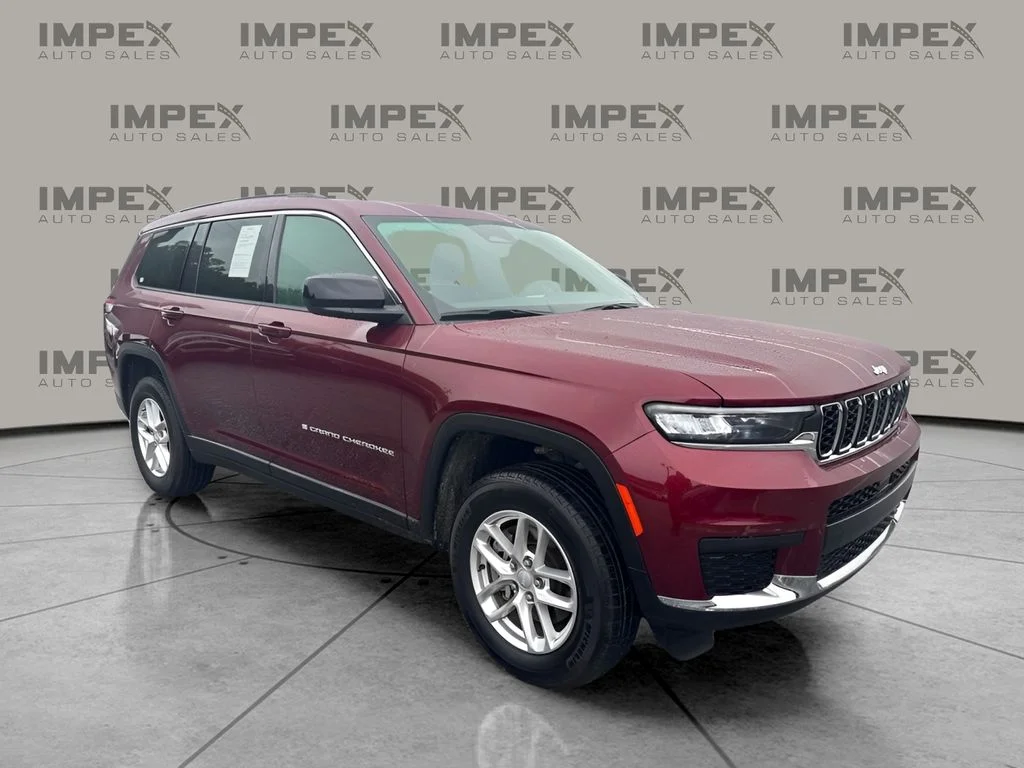 Used 2025 Red Jeep Laredo image 4