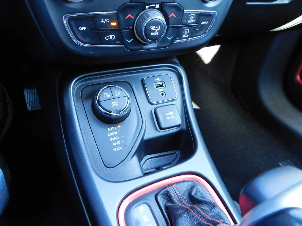 Used 2018 Blue Jeep Trailhawk image 36