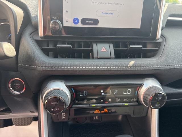 2025 Toyota RAV4 XLE - Photo 33